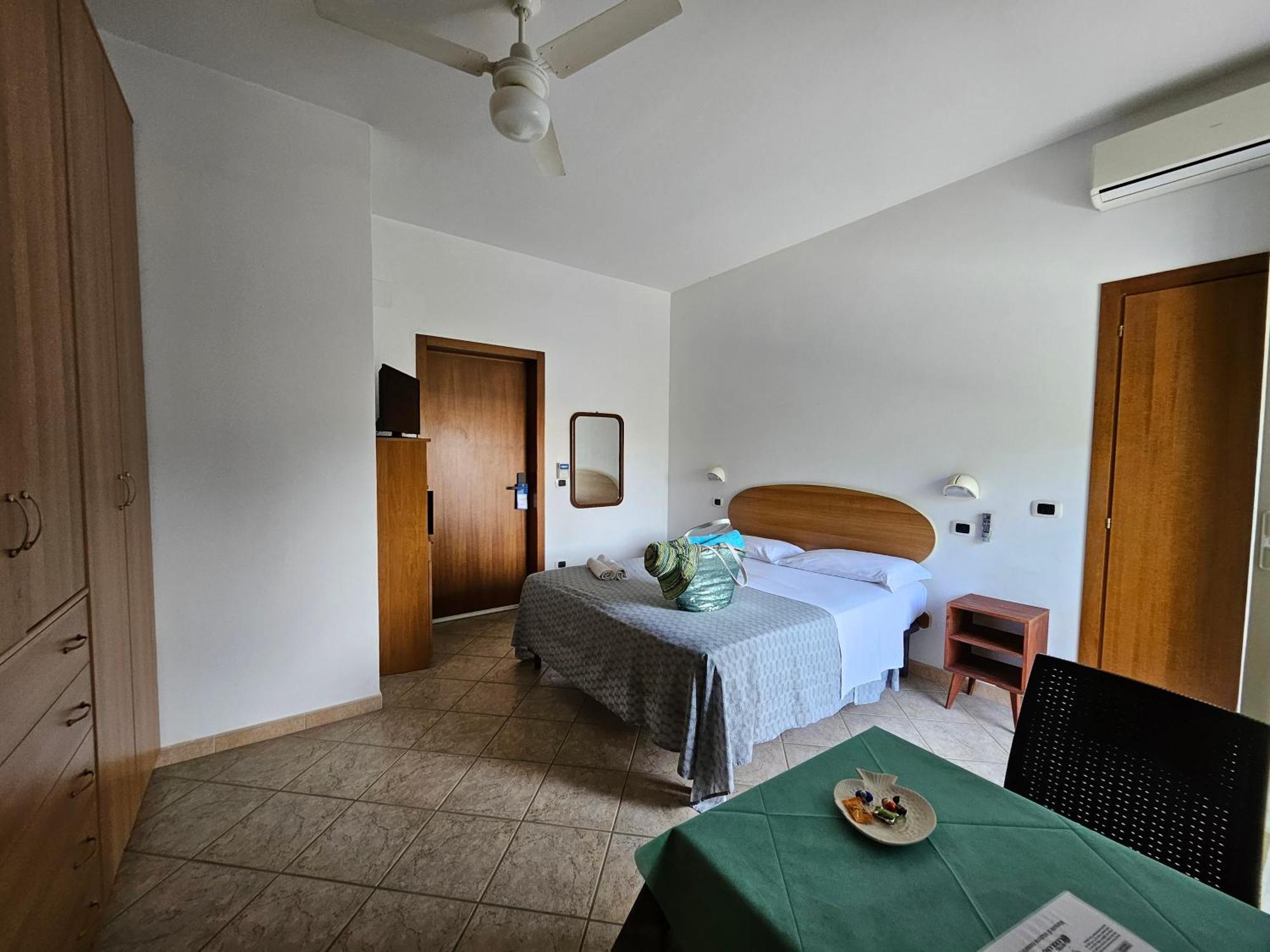 Hotel Cerrano ซิลวี มารีน่า ภายนอก รูปภาพ