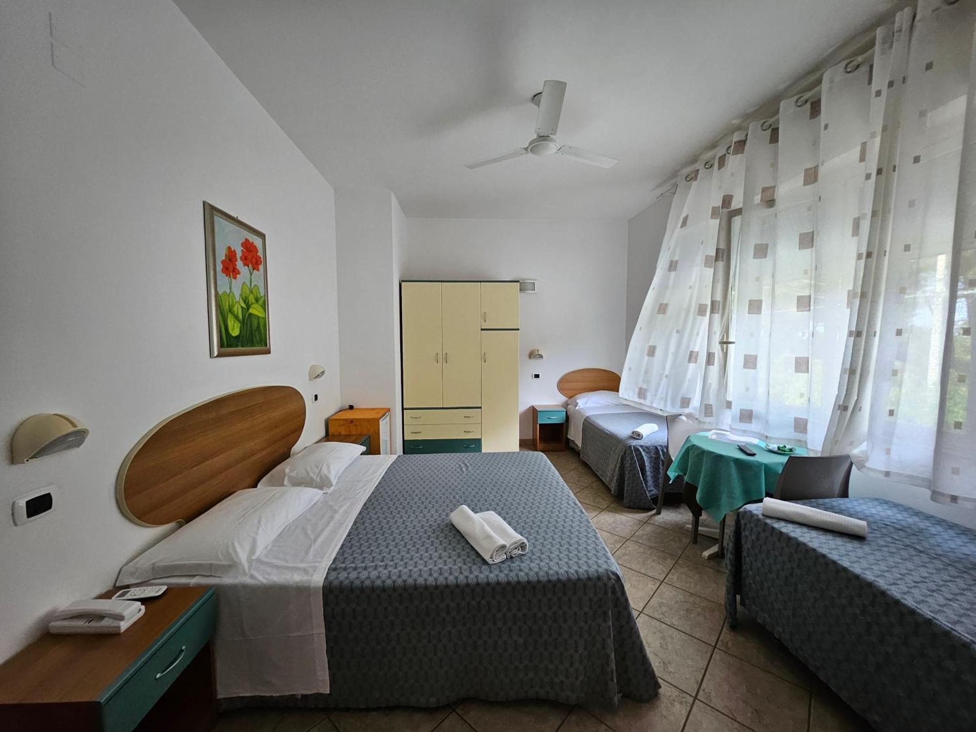 Hotel Cerrano ซิลวี มารีน่า ภายนอก รูปภาพ